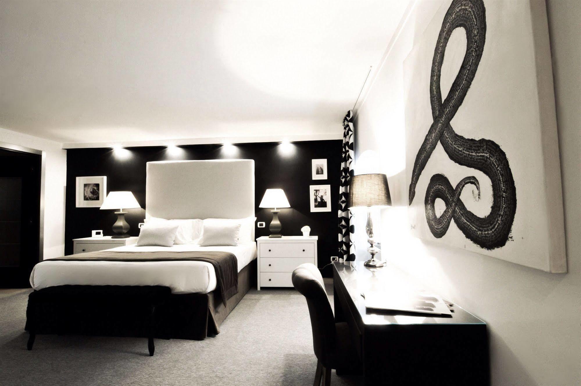 The Royals Experience Bed & Breakfast Napoli Ngoại thất bức ảnh