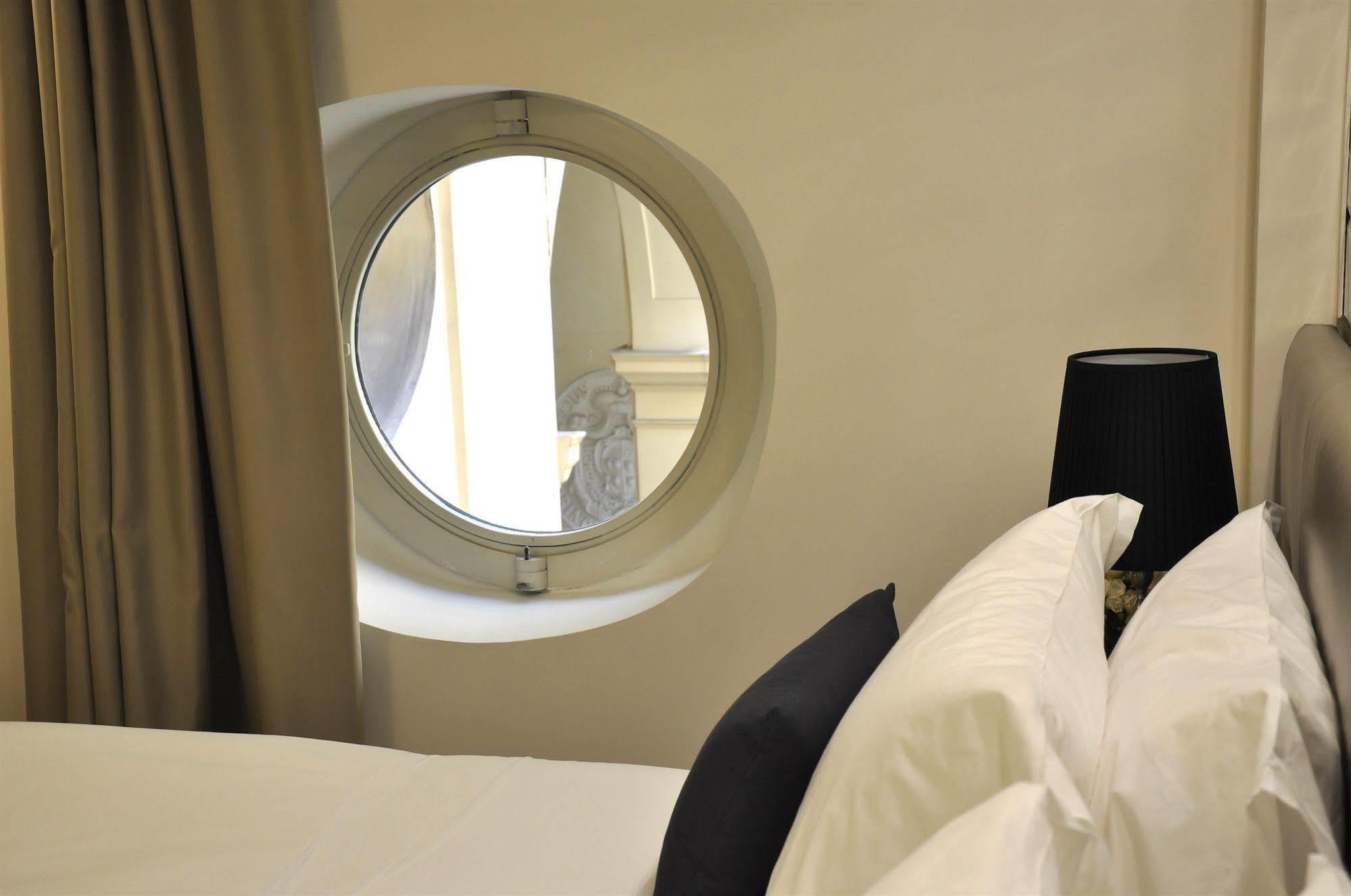 The Royals Experience Bed & Breakfast Napoli Ngoại thất bức ảnh