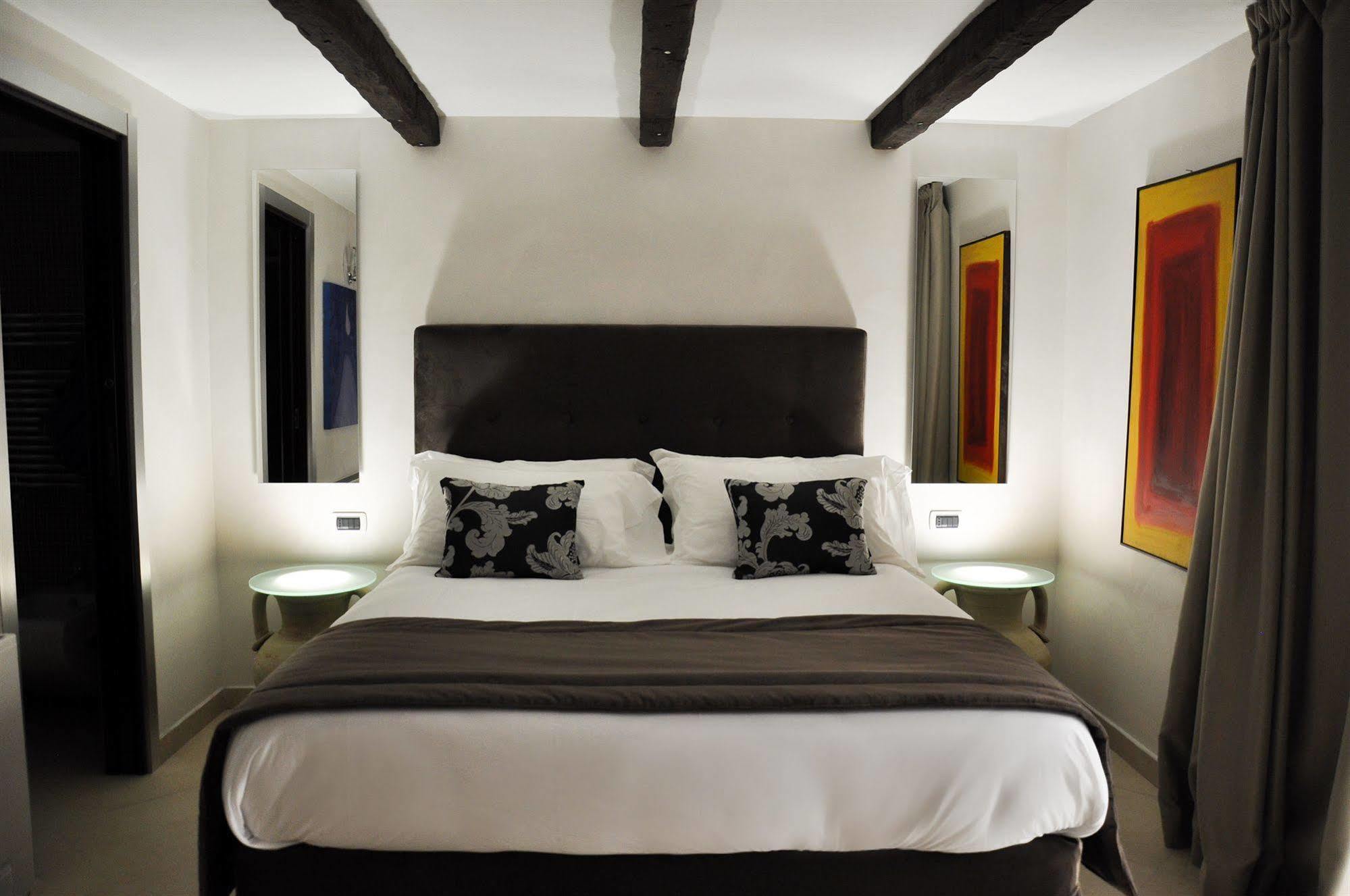 The Royals Experience Bed & Breakfast Napoli Ngoại thất bức ảnh
