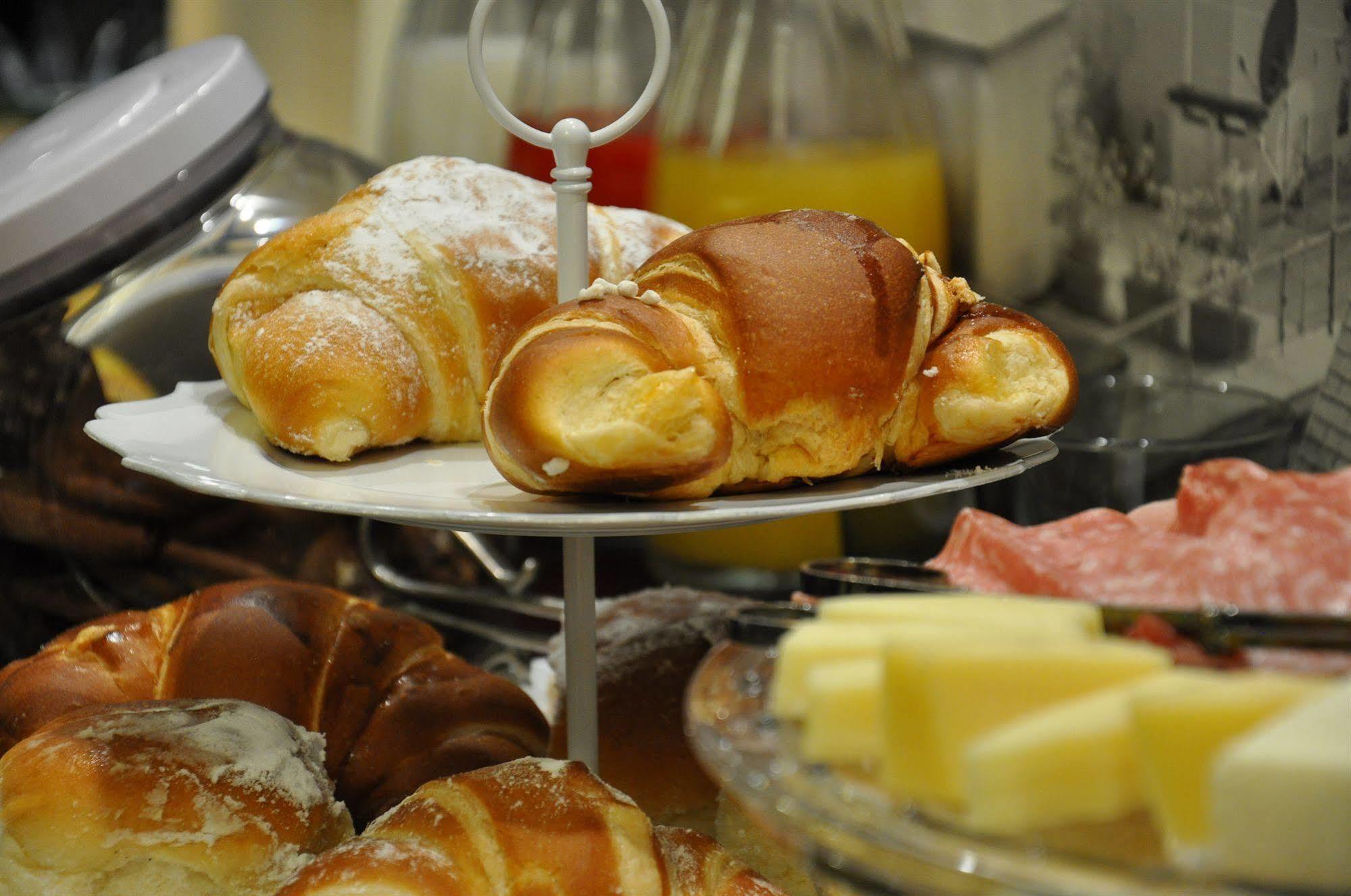 The Royals Experience Bed & Breakfast Napoli Ngoại thất bức ảnh